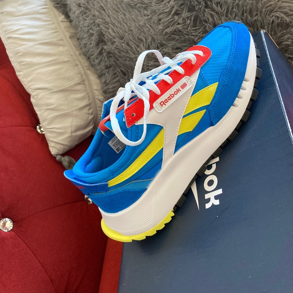 Fire 🔥 LIMITED EDITION REEBOK...